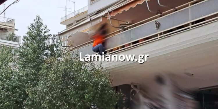 Alldaynews.gr Λαμία μπαλκόνι