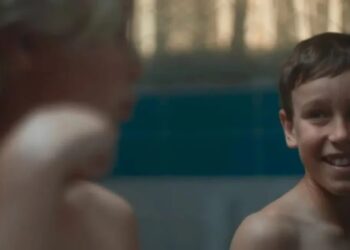 Το πολυβραβευμένο φιλμ «Αγόρια στο ντους» έδειξε η δασκάλα στους μαθητές Δημοτικού – Έχει αναδειχθεί καλύτερη ταινία για παιδιά