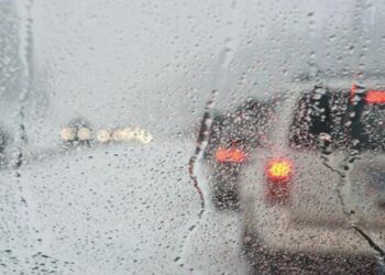 Καταιγίδα στη Θεσσαλονίκη – Χαμός στον περιφερειακό (φωτο, video)