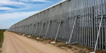 Έβρος: Ο φράχτης στα σύνορα έγινε αξιοθέατο για τους τουρίστες