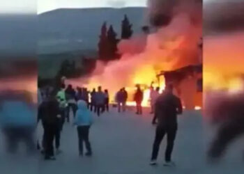 Τρομακτικό τροχαίο με 12 νεκρούς – Φορτηγό συγκρούστηκε με 11 οχήματα! (video)