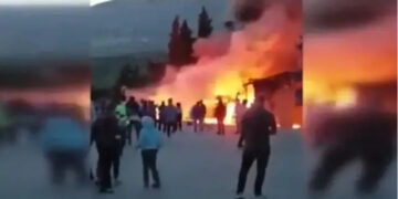 Alldaynews.gr Τρομακτικό τροχαίο με 12 νεκρούς – Φορτηγό συγκρούστηκε με 11 οχήματα! (video)