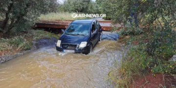 Alldaynews.gr «Μπαμπά πνίγομαι» – Δόκιμος αστυφύλακας παρασύρθηκε από χείμαρρο (φωτο)
