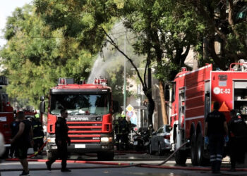 Alldaynews.gr Μεγάλη φωτιά τώρα σε φυσικοθεραπευτήριο του Πειραιά