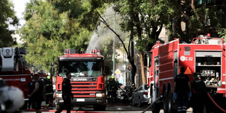 Μεγάλη φωτιά τώρα σε φυσικοθεραπευτήριο του Πειραιά