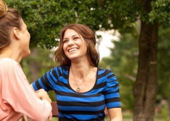 «Ερωτεύτηκα μια άλλη παντρεμένη γυναίκα στο σχολείο των παιδιών μου – Ο άντρας μου με στήριξε»