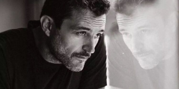 Θρήνος: «Έφυγε» από τη ζωή ανήμερα των γενεθλίων του, ο τραγουδιστής Τάσος Μαντάς