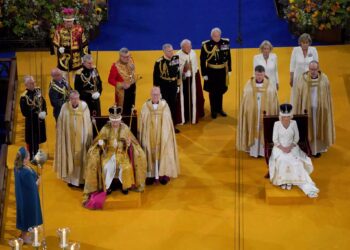 Βασιλιάς Κάρολος: LIVE η τελετή της στέψης του παρουσία ηγετών και χιλιάδων Βρετανών