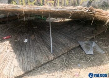 Παραλίγο τραγωδία με 16χρονη σε παιδική χαρά στη Νάξο: Έπεσε στο κεφάλι της ξύλινη κολώνα