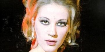 Alldaynews.gr «Δεν το έκανα για μπανιστιρτζήδες»: Η μέρα που η Λάσκαρη τόλμησε να εμφανιστεί γυμvή στη σκηνή και κατέληξε στο νοσοκομείο