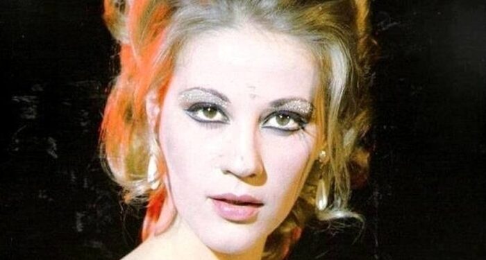 Alldaynews.gr «Δεν το έκανα για μπανιστιρτζήδες»: Η μέρα που η Λάσκαρη τόλμησε να εμφανιστεί γυμvή στη σκηνή και κατέληξε στο νοσοκομείο