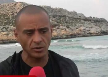 «Τον έβλεπα πάνω στη σανίδα στο νερό, με κεραυνούς γύρω» – Μαρτυρία για τον 26χρονο που σκοτώθηκε στη Ρόδο