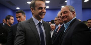 Εκλογές: Κόλαφος από το BBC για τις «πολιτικές οικογένειες» τα Τέμπη, την ακρίβεια και τις υποκλοπές