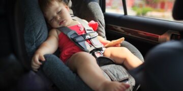 Alldaynews.gr Απίστευτο περιστατικό στη Θεσσαλονίκη: Άφησαν το μωρό μόνο του στο αυτοκίνητο και πήγαν για ψώνια!