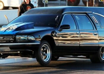 Alldaynews.gr Απίστευτο! Διέρρηξαν γραφείο κηδειών και έφυγαν με χρήματα και μια νεκροφόρα