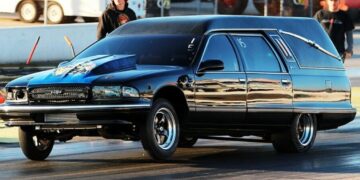 Alldaynews.gr Απίστευτο! Διέρρηξαν γραφείο κηδειών και έφυγαν με χρήματα και μια νεκροφόρα