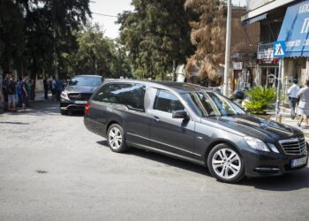 Διέρρηξαν γραφείο κηδειών, πήραν 720€ και έφυγαν με την νεκροφόρα αξίας 25.000 ευρώ