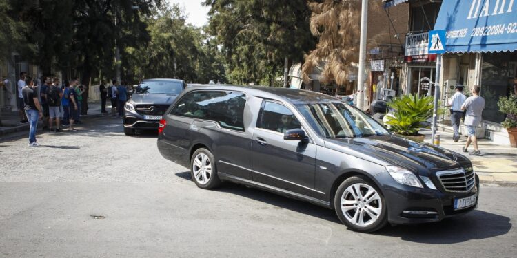 Διέρρηξαν γραφείο κηδειών, πήραν 720€ και έφυγαν με την νεκροφόρα αξίας 25.000 ευρώ