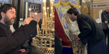 Alldaynews.gr Στη Μητρόπολη για να προσκυνήσει την εικόνα «Άξιον Εστί» ο πατήρ Αντώνιος – «Αθώος» (φωτο, video)