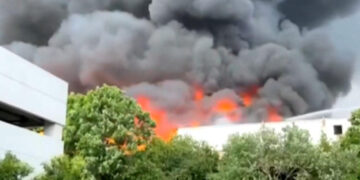 Τραγωδία: Έκανε live στο Facebook ενώ βρισκόταν μέσα σε κτήριο που πήρε φωτιά – Τον έβλεπε η μητέρα του (video)
