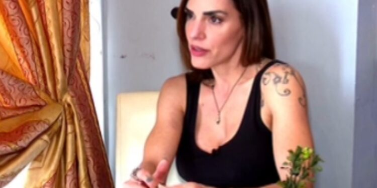 Alldaynews.gr Ελισάβετ Σπανού για Παναγιώταρου – Σχίζα: «Χωρίσανε μια εβδομάδα και η άλλη ανεβάζει τις κούτες από το καινούργιο της σπίτι…»