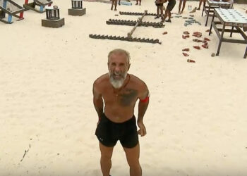 «Ξεφτίλα, διώξτε τον τραμπούκο από το Survivor»: Σάλος με την κίνηση του Τάκη Καραγκούνια, τον κατέγραψε η κάμερα