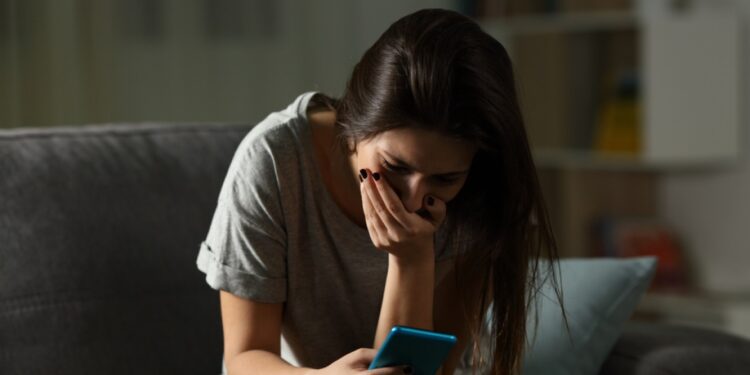 Alldaynews.gr Ασπρόπυργος: 15χρονος «έγδυσε» με πρόγραμμα Τεχνητής Νοημοσύνης δυο 12χρονες και ανέβασε στο Instagram