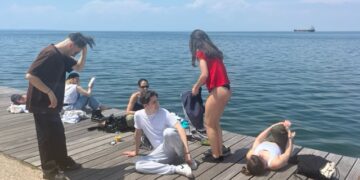 Alldaynews.gr Viral: Γερμανοί τουρίστες βγήκαν από τα ρούχα τους κυριολεκτικά στη Θεσσαλονίκη (φωτο, video)
