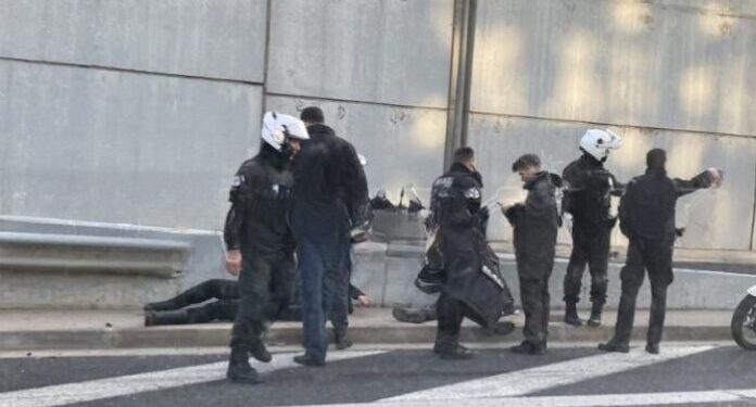 Alldaynews.gr Τροχαίο στην Αττική Οδό: Στο έδαφος δύο αστυνομικοί της ΔΙ.ΑΣ.