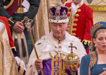 Όσα είπαν ο Κάρολος και η Καμίλα κατά τη στέψη: Ειδικός διάβασε τα χείλη τους