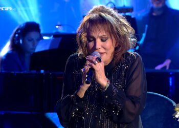 Δάκρυσαν στο «Σπίτι με το MEGA»-Η Μαίρη Χρονοπούλου τραγουδά Μίκη Θεοδωράκη[video]