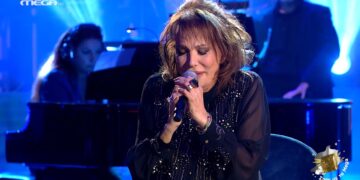 Δάκρυσαν στο «Σπίτι με το MEGA»-Η Μαίρη Χρονοπούλου τραγουδά Μίκη Θεοδωράκη[video]