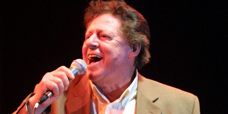 Alldaynews.gr Θρήνος στην ελληνική showbiz: Πέθανε ο τραγουδιστής Γιάννης Βογιατζής