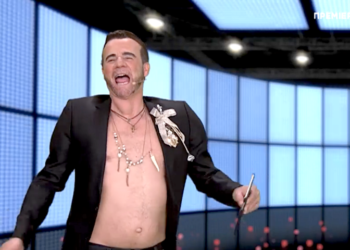 Με Κοκλώνη, Μπισμπίκη και Μικρούτσικο: Επική πρεμιέρα για τον Γιώργο Μητσικώστα (video)