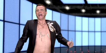 Με Κοκλώνη, Μπισμπίκη και Μικρούτσικο: Επική πρεμιέρα για τον Γιώργο Μητσικώστα (video)