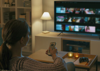 Ο ανακριτής «χτυπάει» την πόρτα των χρηστών παράνομων υπηρεσιών συνδρομητικής τηλεόρασης