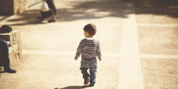 5χρονος μπόμπιρας το έσκασε και έφτασε ολομόναχο στο κέντρο του Ηρακλείου