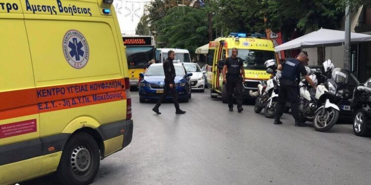 Alldaynews.gr ΠΡΙΝ ΛΙΓΟ στη Θεσσαλονίκη: Αυτοκίνητο παρέσυρε και εγκατέλειψε αιμόφυρτο 13χρονο