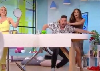 Ανησυχώ γιατί η γυναίκα μου κάνει παρέα μόνο με χωρισμένες μαμάδες. Πώς να την ξεκόψω;