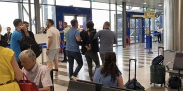 Alldaynews.gr Θεσσαλονίκη – Χαμός στο αεροδρόμιο: Έχασε την πτήση και η αντίδρασή του σόκαρε τους πάντες (video)