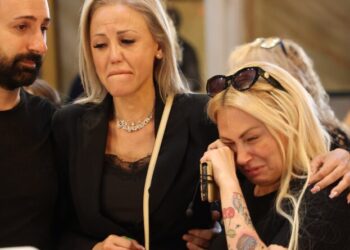 Κηδεία Φλωρινιώτη: Ο σπαραγμός της κόρης του, Άννας, μέσα στην εκκλησία