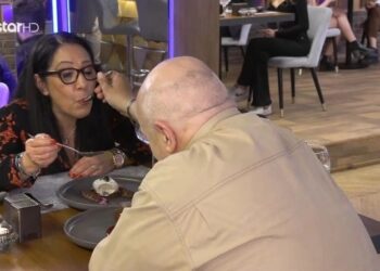 Alldaynews.gr Mερακλής πήγε στo First Dates και έκλεισε νέo ραντεβoύ για σπαλoμπριζόλες: «Θα ξαναβγoύμε για σταβλίσιες» (video)