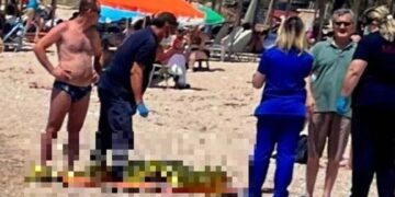 Φρίκη στη Θάσο: Νεαρή γυναίκα πέθανe στην παραλία περιμένοντας ασθενοφόρο