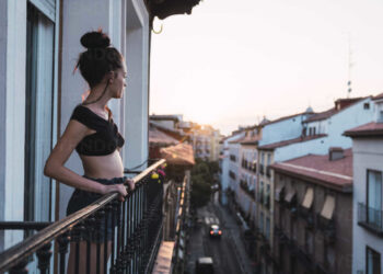 Λαρισαίοι σε… αλλοφροσύνη στα μπαλκόνια τους – “Μπαλκονάτες” ιστορίες καθημερινής «τρέλας» στην πόλη