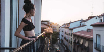 Λαρισαίοι σε… αλλοφροσύνη στα μπαλκόνια τους – “Μπαλκονάτες” ιστορίες καθημερινής «τρέλας» στην πόλη