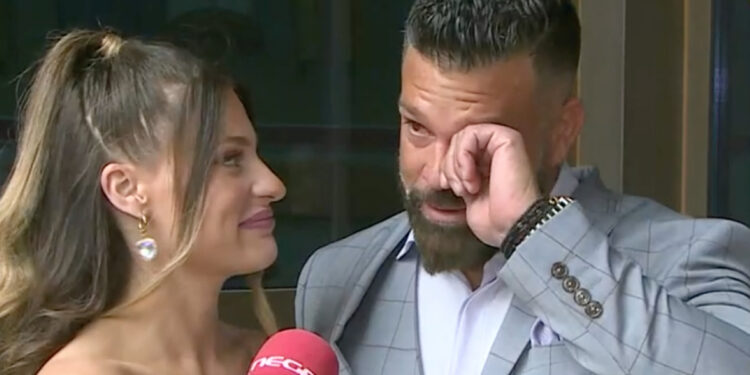 Alldaynews.gr Με δάκρυα στα μάτια: «Λύγισε» ο Κώστας Σόμμερ στη βάφτιση της κόρης του – «Της δώσαμε το όνομα της μαμάς μου»
