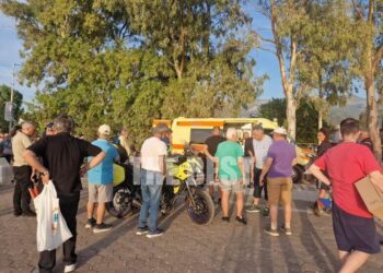 Alldaynews.gr Τους χειροκρότησε όλη η πόλη: Διασώστες του ΕΚΑΒ επανέφεραν άνδρα από ανακοπή μέσα σε πάρκο (φωτο, video)