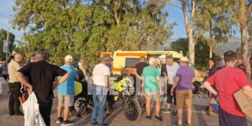 Alldaynews.gr Τους χειροκρότησε όλη η πόλη: Διασώστες του ΕΚΑΒ επανέφεραν άνδρα από ανακοπή μέσα σε πάρκο (φωτο, video)