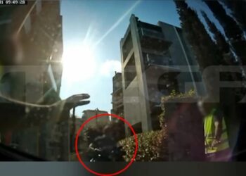 Alldaynews.gr Γλυφάδα: Η σύλληψη του «τραπεζίτη» με τα 250 εκατομμύρια – Μεταμφιεσμένοι υπάλληλοι του Δήμου οι Αστυνομικοί (video)