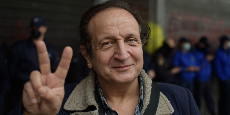 Σπύρος Μπιμπίλας: Ο πρώτος ανοιχτά ΛΟΑΤΚΙ+ βουλευτής του ελληνικού κοινοβουλίου